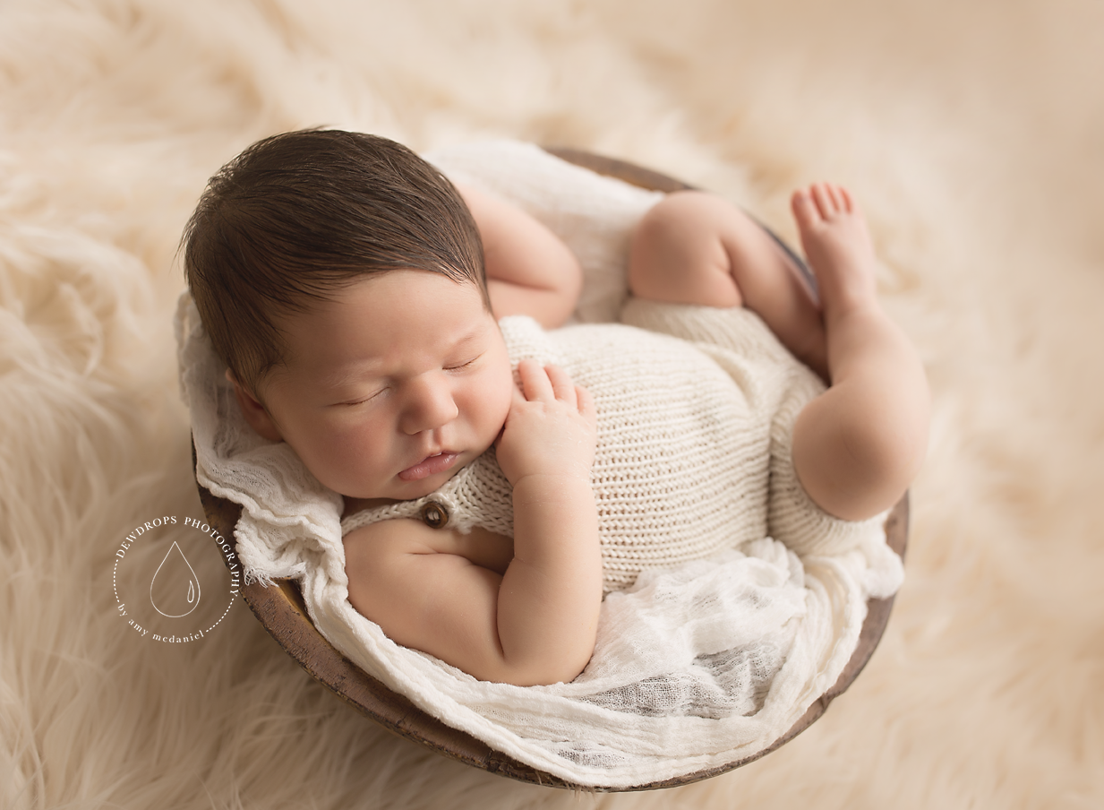 Action baby. Retouch_Newborn_smile.